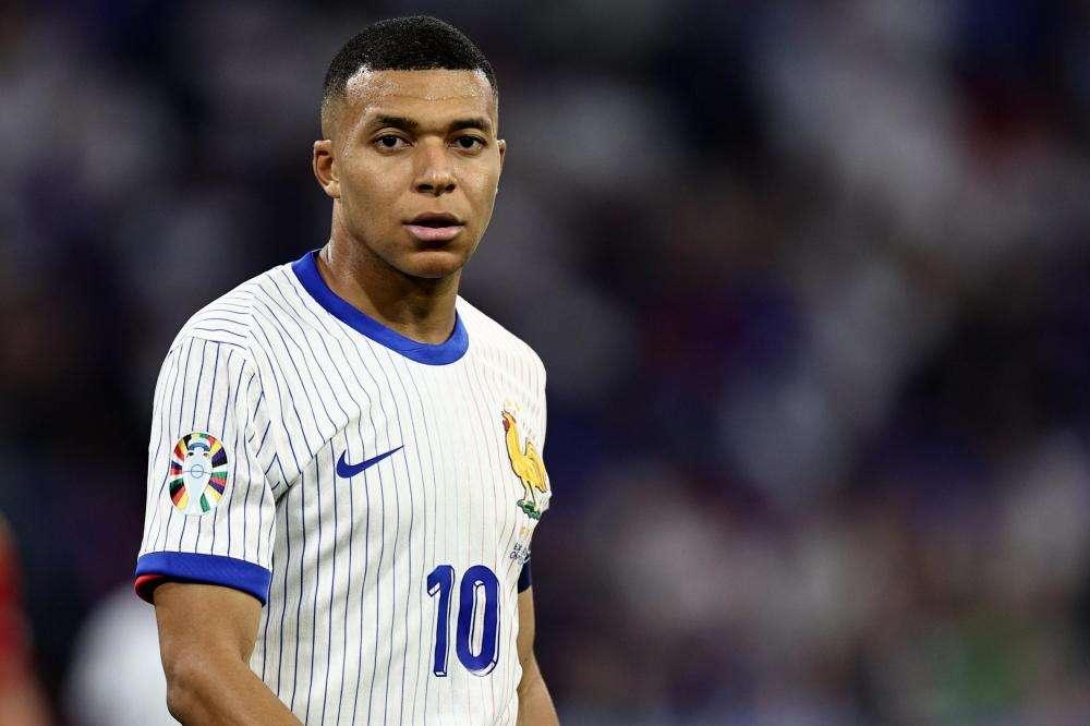 Ora c'è anche la firma: Mbappé è del Real Madrid