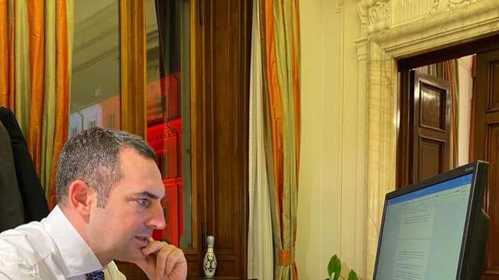Bonus di dicembre: ecco come richiedere gli 800 euro