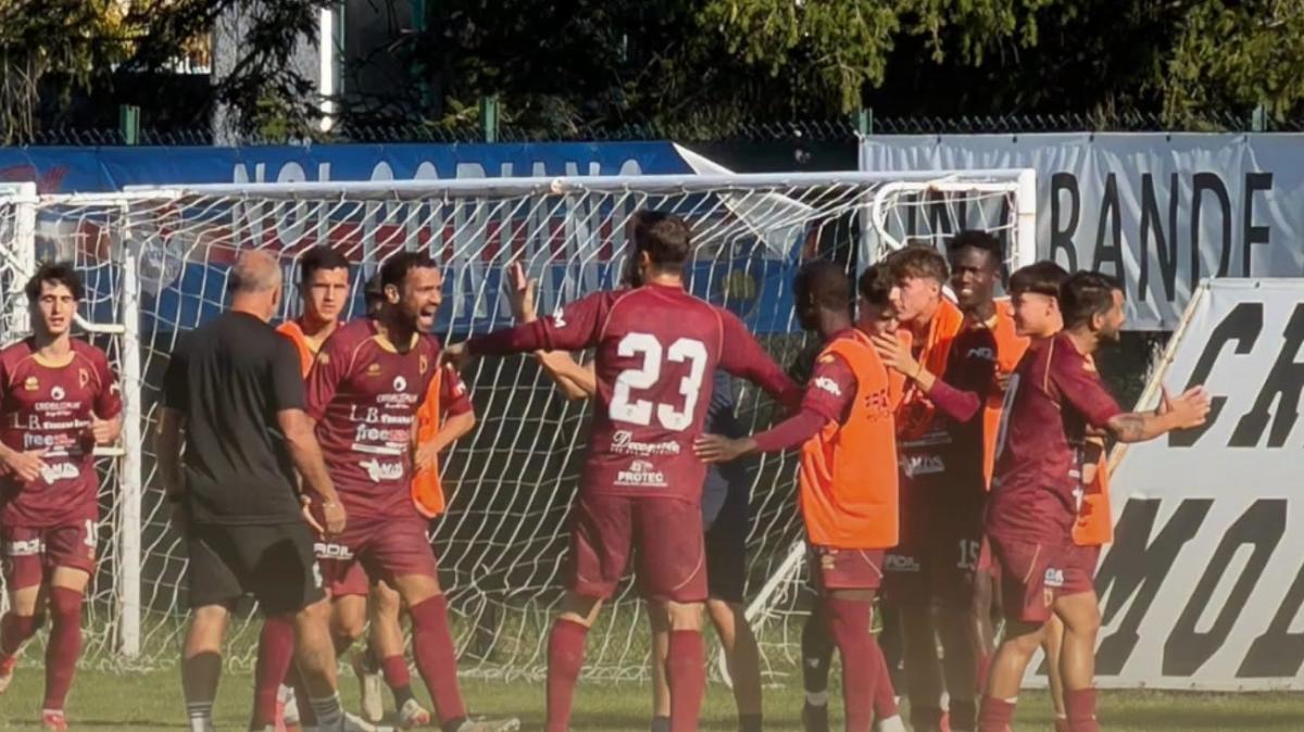 Il Pontedera risorge: 2-1 al Tropical Coriano nel recupero. Prima vittoria dopo 332 giorni