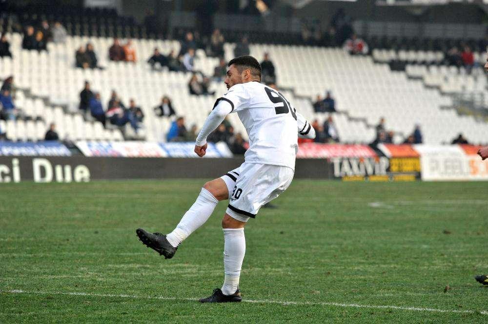 Bomber De Angelis attira attenzioni: un'opportunità per i club di Serie D