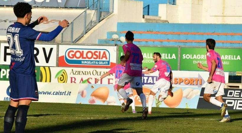 Strambelli e Silvestri ribaltano il Casarano e danno i tre punti alla Fidelis Andria
