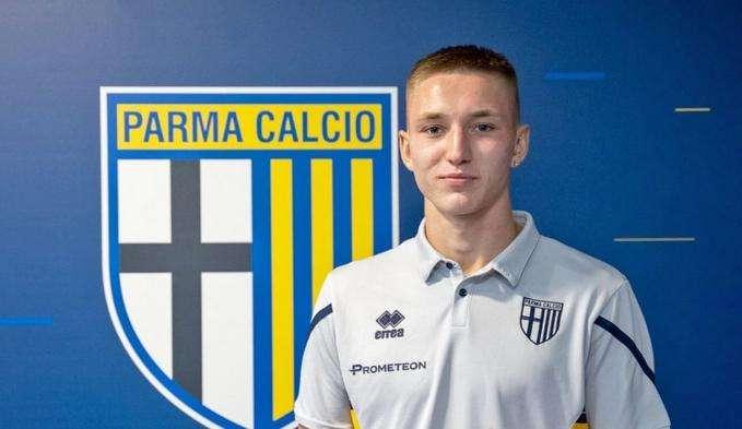 UFFICIALE: Parma, arriva il rinnovo per l'attaccante Sits