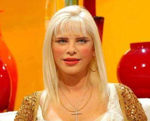 Ilona Staller choc: «Vi invito a casa e vi faccio... così mi pagate e sopravvivo»