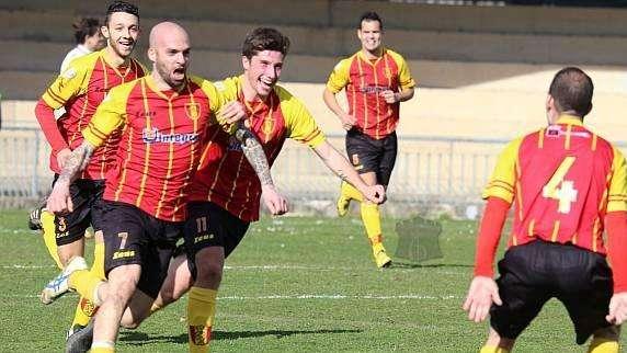 Storia Serie D - I bomber del Girone D: Saporetti e Formato appaiati dietro Pera
