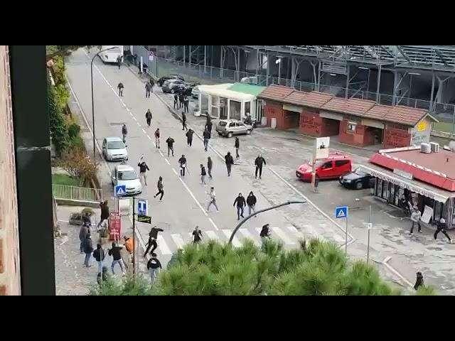 Scontri tra due tifoserie pugliesi di serie D: un tifoso finisce all'ospedale