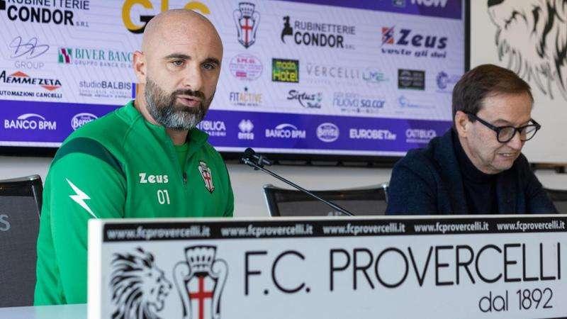 Pro Vercelli, mister Banchini: «Mercato? Confronto costante con Musumeci»