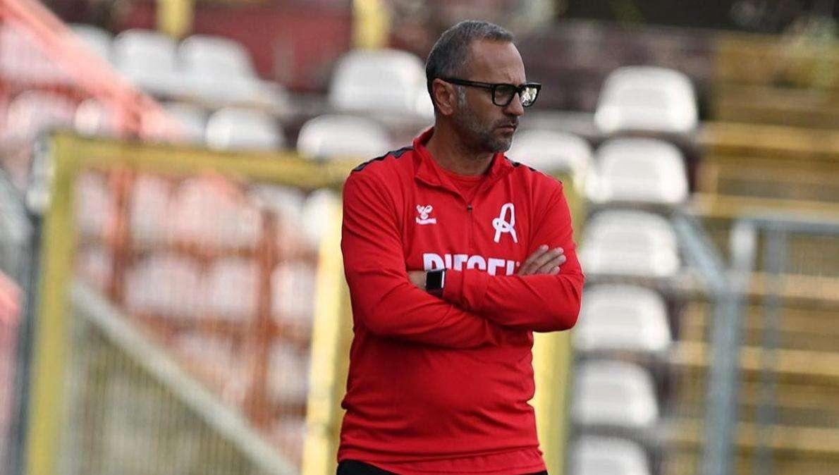 Sconfitta e polemiche al Menti, l’accusa di Gallo: «Non è possibile, gli arbitri non capiscono la situazione»