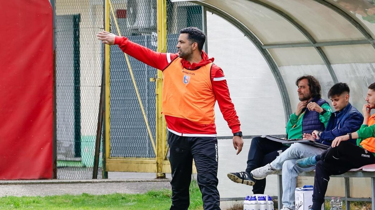 Casting allenatore Casertana: la società valuta Vinicio Espinal per la guida tecnica