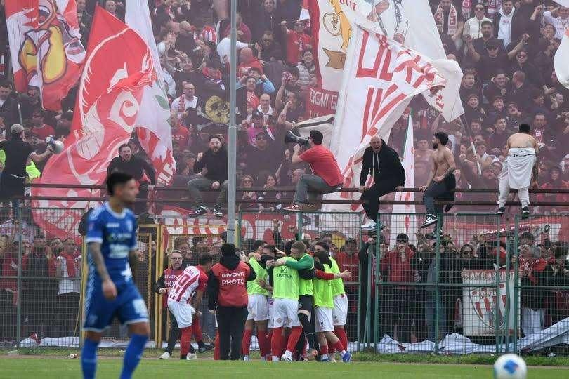Il Barletta espugna Gravina e si prende la vetta solitaria del girone H