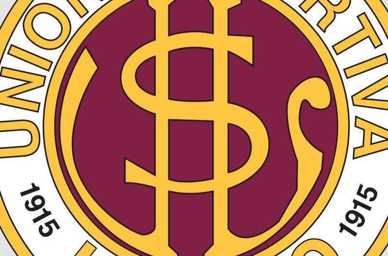 Livorno, tutti stretti a Filippo Tani: non è mica da questi particolari...