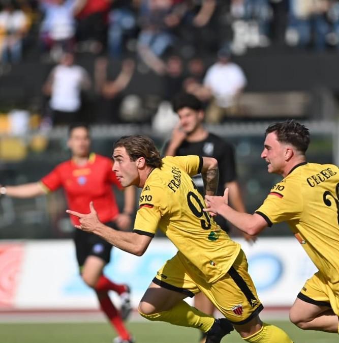 Svincolati - Terzino classe 2005 vincitore di un campionato e di un playoff di Serie D