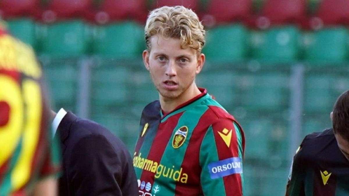 Salernitana, stop pesante per De Boer: lesione al polpaccio, salterà un mese di gioco
