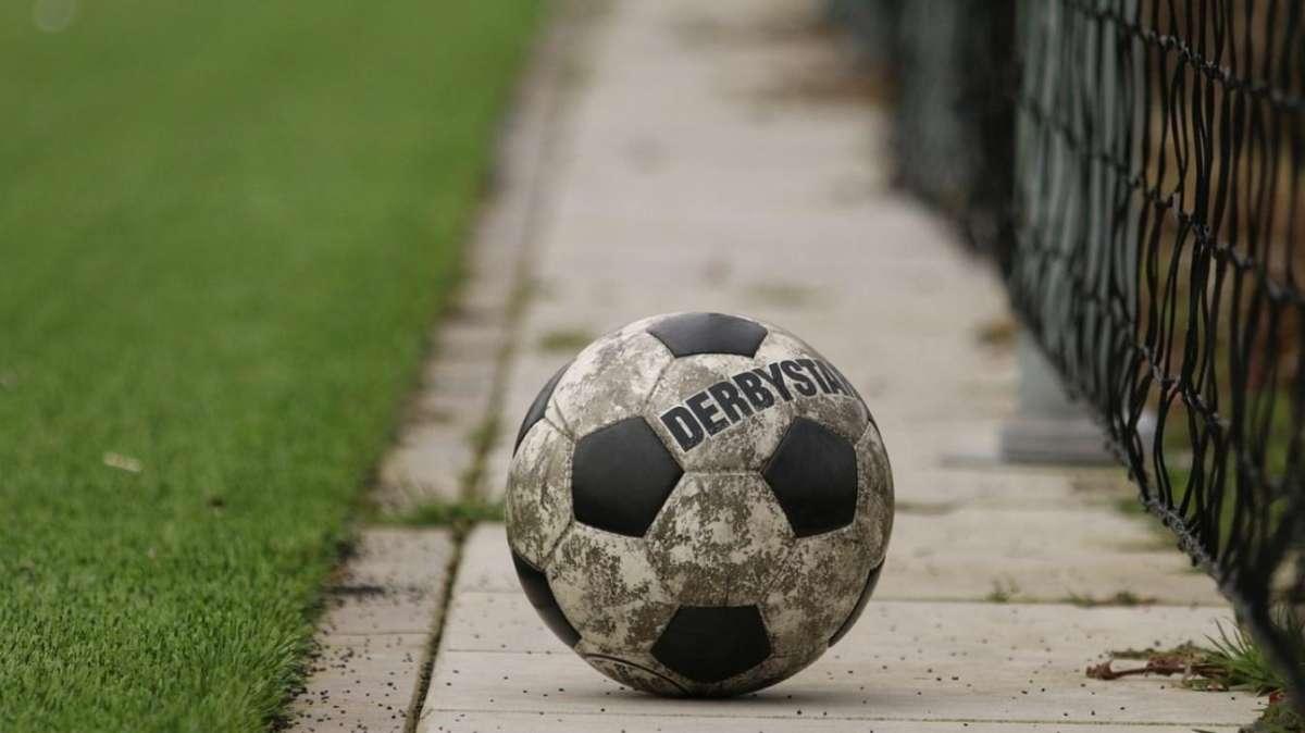 Coronavirus, il calcio nel mondo non si ferma solo in 4 nazioni