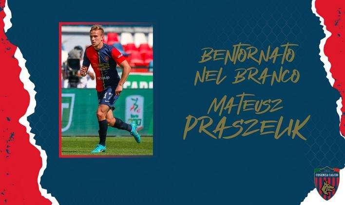 Il Cosenza annuncia il ritorno di Mateusz Praszelik