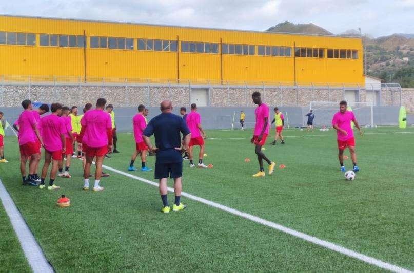 Fc Messina, Ferraro: «Sfidiamo il Rende a testa alta e poi...»