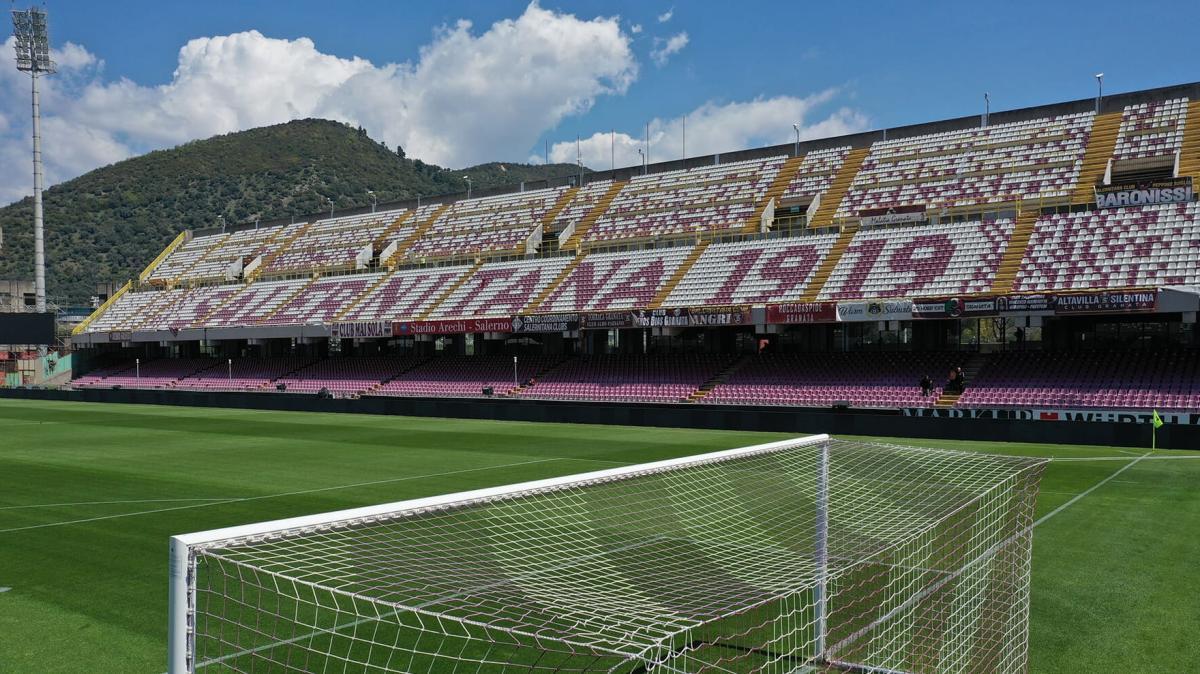 Salernitana-Scafatese, l'Arechi si accende per il derby: Cosmi al bivio, i canarini sognano il colpo