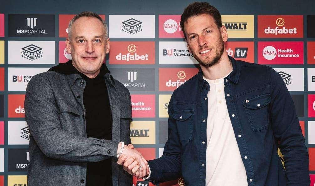 Neto ha rinnovato con il Bournemouth per altri tre anni
