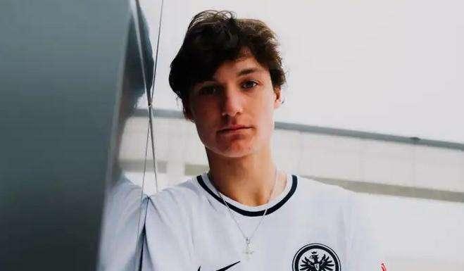 UFFICIALE: Eintracht Francoforte si assicura il talento Aaronson