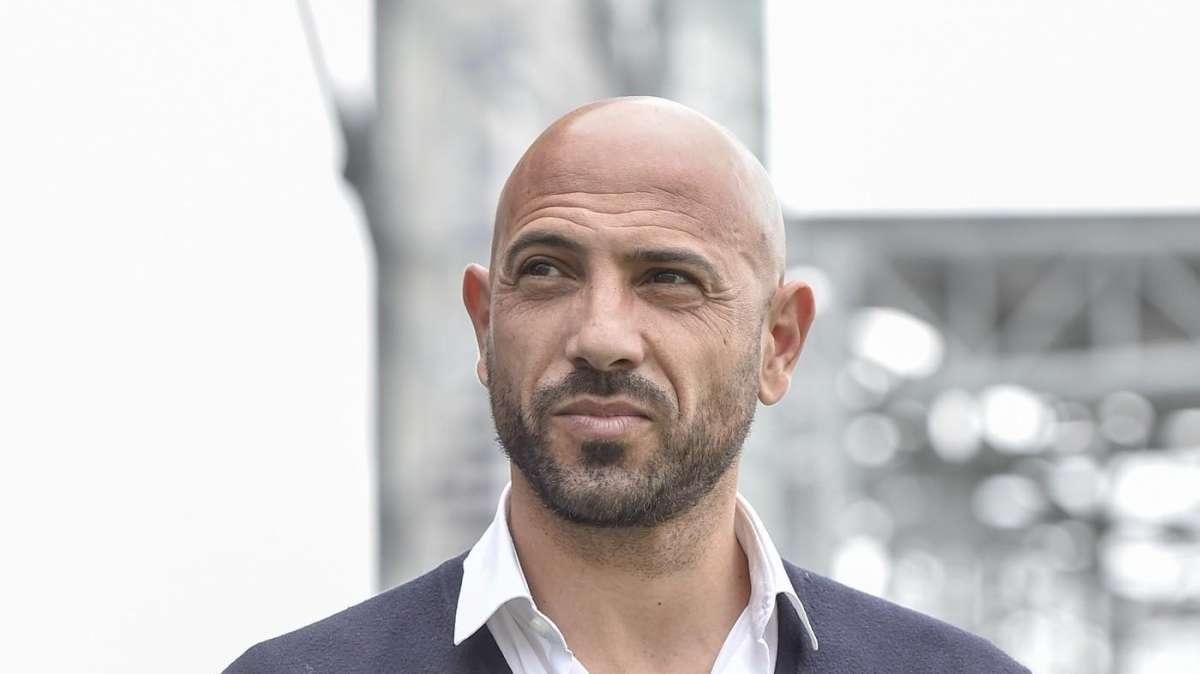 Catanzaro, continua la caccia all'allenatore: oggi incontro con Calabro