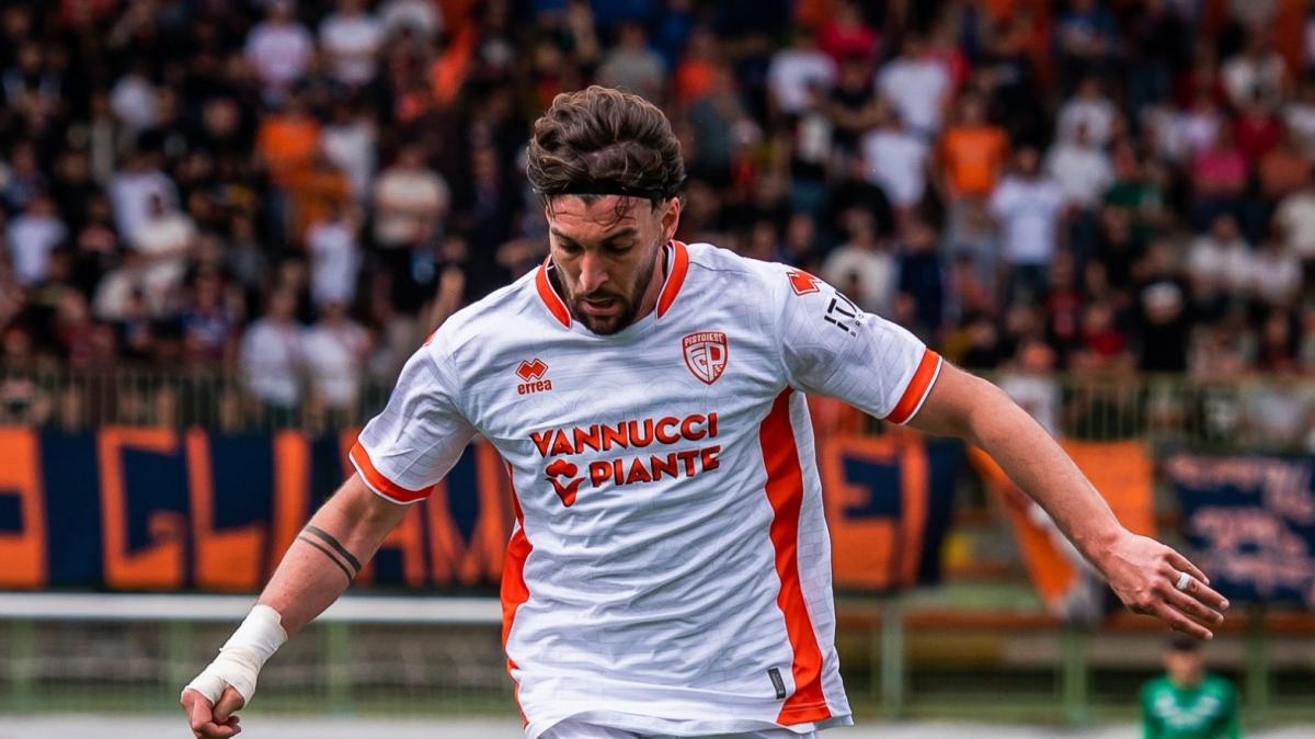 Pistoiese, ufficiale il rinnovo di Simone Biagi: la maglia numero 10 ancora in orange