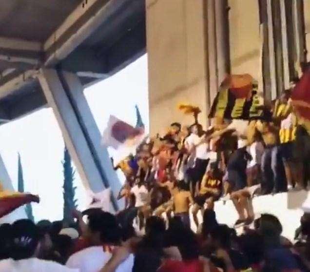 Despacito: il coro della Curva sud del Tunisi