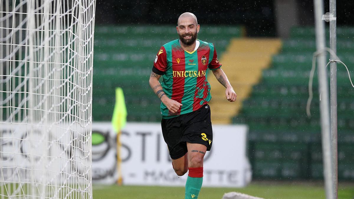 Ternana, Proietti si appresta a restare: accordo ad un passo per il centrocampista
