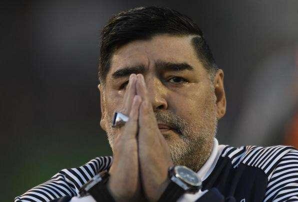 ULTIM'ORA - Diego Armando Maradona sarà operato d'urgenza alla testa