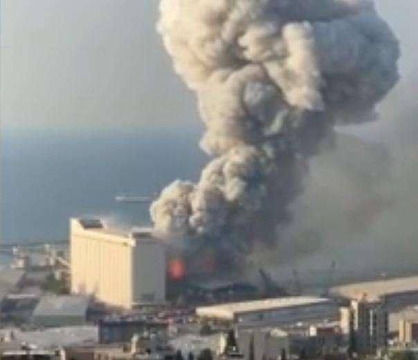 Inferno a Beirut: due esplosioni nella zona del porto. Oltre 3.700 feriti e 70 morti