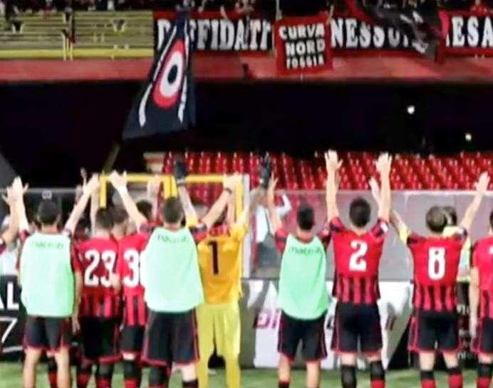 "Onoriamo i diffidati": il coro sotto la Nord dei calciatori del Foggia. Indaga la Questura