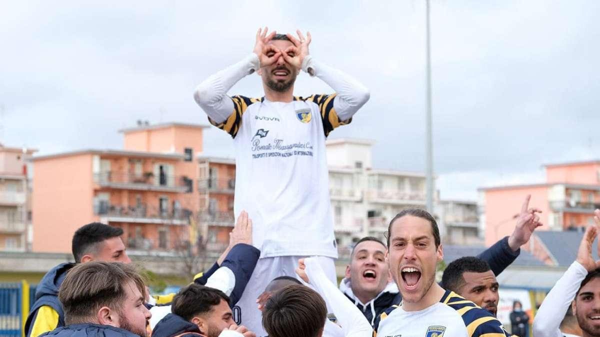 Afragolese, primo addio eccellente: via Cerone