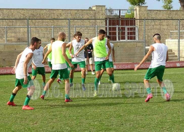 Manduria, i calciatori controcorrente: «Meglio uno stop definitivo»