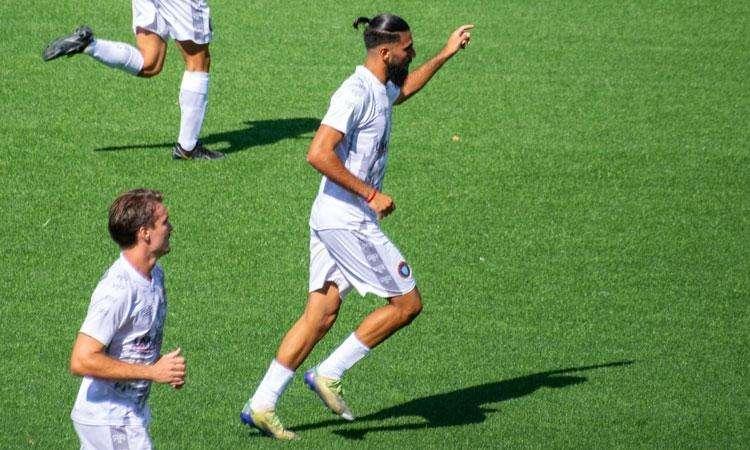 Palmese molto attiva: fatta per un triplo colpo in entrata