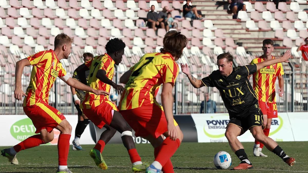 Poker al Garilli: il Piacenza travolge lo Scanzorosciate 4-0 e accorcia sulla vetta
