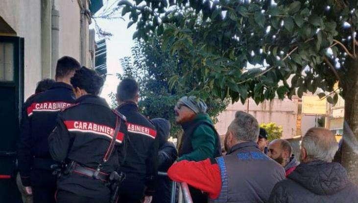 Squadra di Eccellenza in campo con calciatori non tesserati: esclusa dal campionato, scoppia la protesta dei tifosi