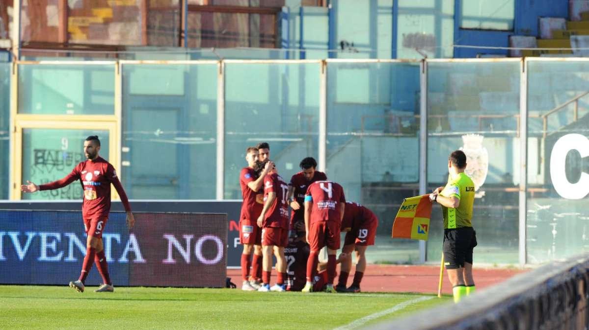 Il Trapani espugna Licata ed approfitta degli altri risultati: prima mini fuga