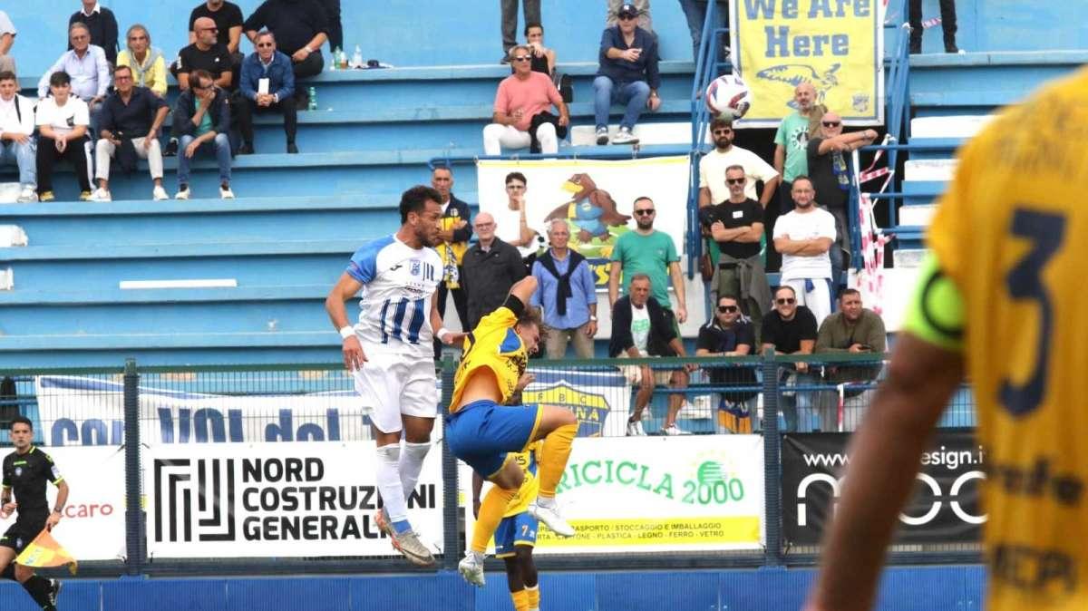 Brutto ko interno del Fasano: fa festa il Gravina