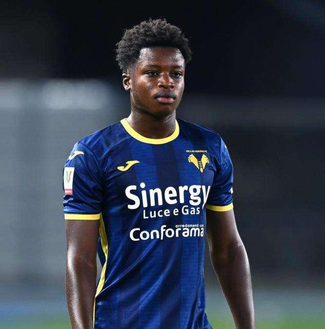 Catanzaro, colpo a centrocampo: arriva Cissè dall'Hellas Verona