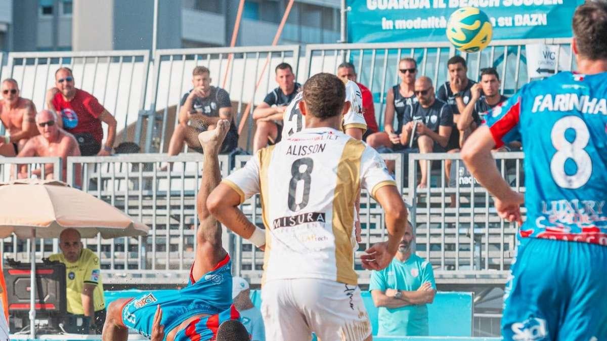 Beach Soccer - Serie A Puntocuore: Lenergy Pisa, Alsa Lab Napoli e Catania FC raggiungono Farmaè Viareggio e Domusbet.tv alla Final Eight
