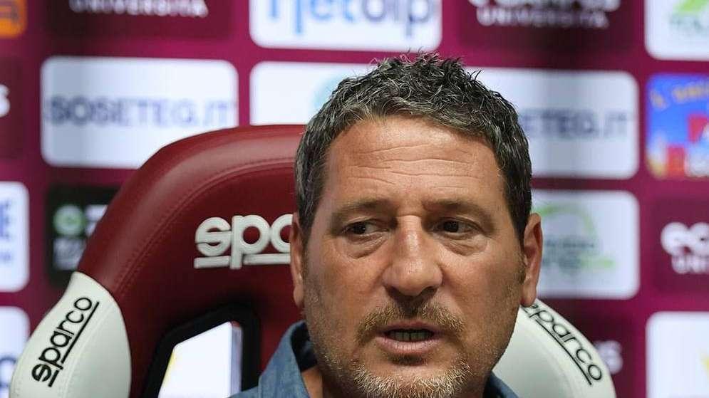 Reggina, mister Trocini: «Non voglio aspettare nessuno e guardare avanti»