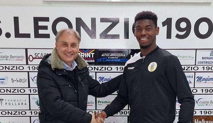 Un attaccante panamense rinforza la prima linea della Leonzio
