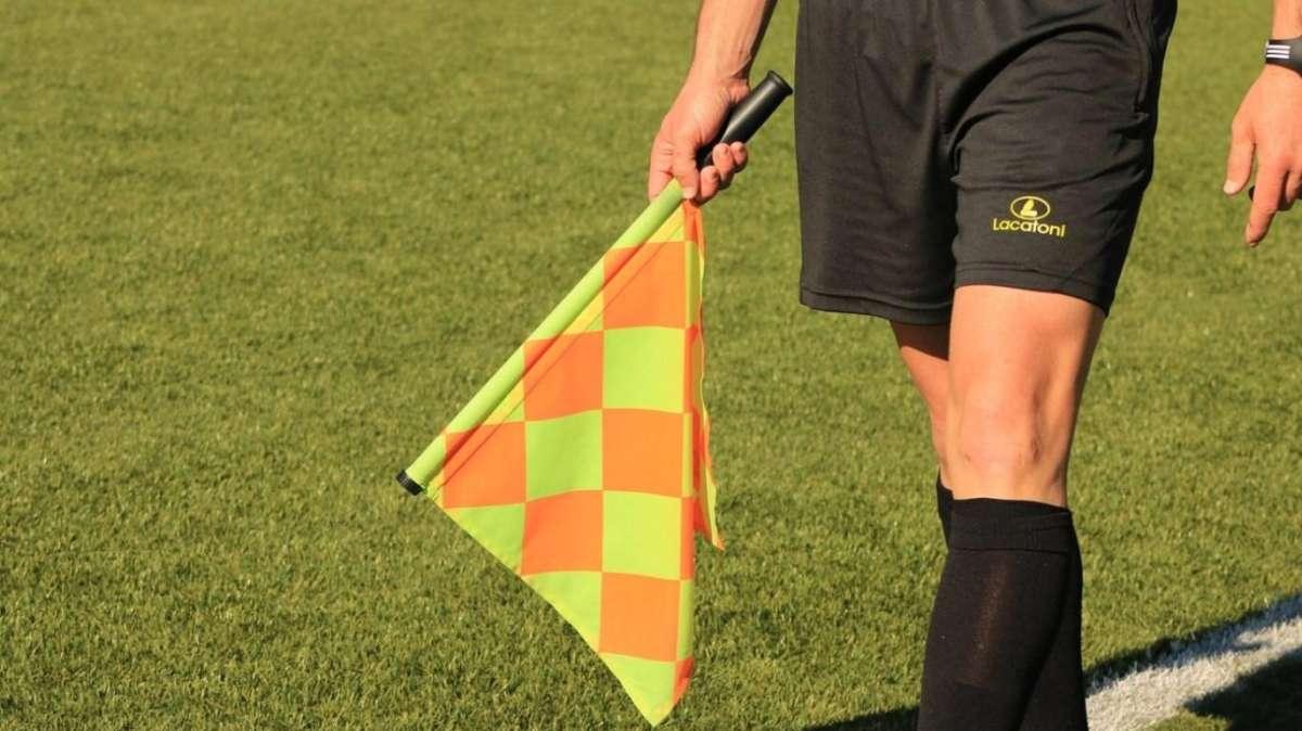 Prostituzione, traffico d'armi e droga: arbitro arrestato in una retata