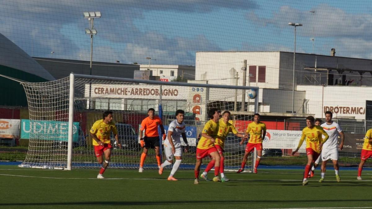 Toma Maglie-Ugento 4-3: De Carlo firma il sorpasso nel recupero, derby salentino al cardiopalma