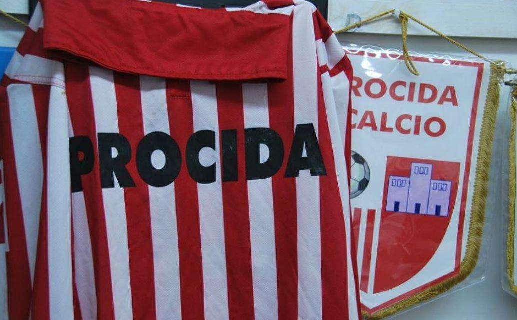 Calciomercato, il Procida batte due colpi: D'Auria e Pesce