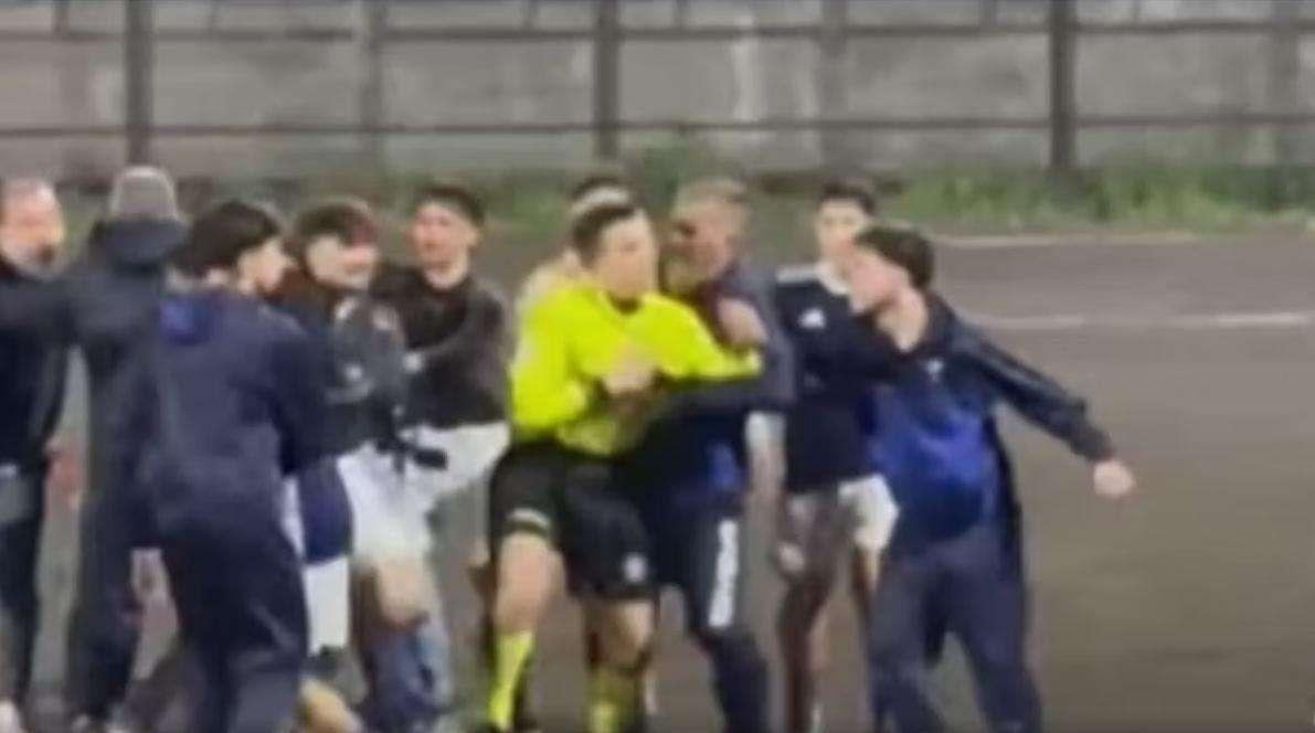 Violenza nel calcio: esclusione della RSC Riposto e squalifiche fino al 2030 per l'aggressione all'arbitro 19enne