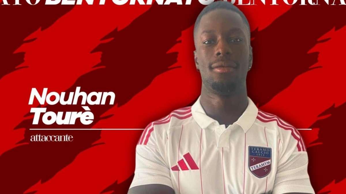 Il Teramo riabbraccia Tourè: l'attaccante guineano torna in biancorosso