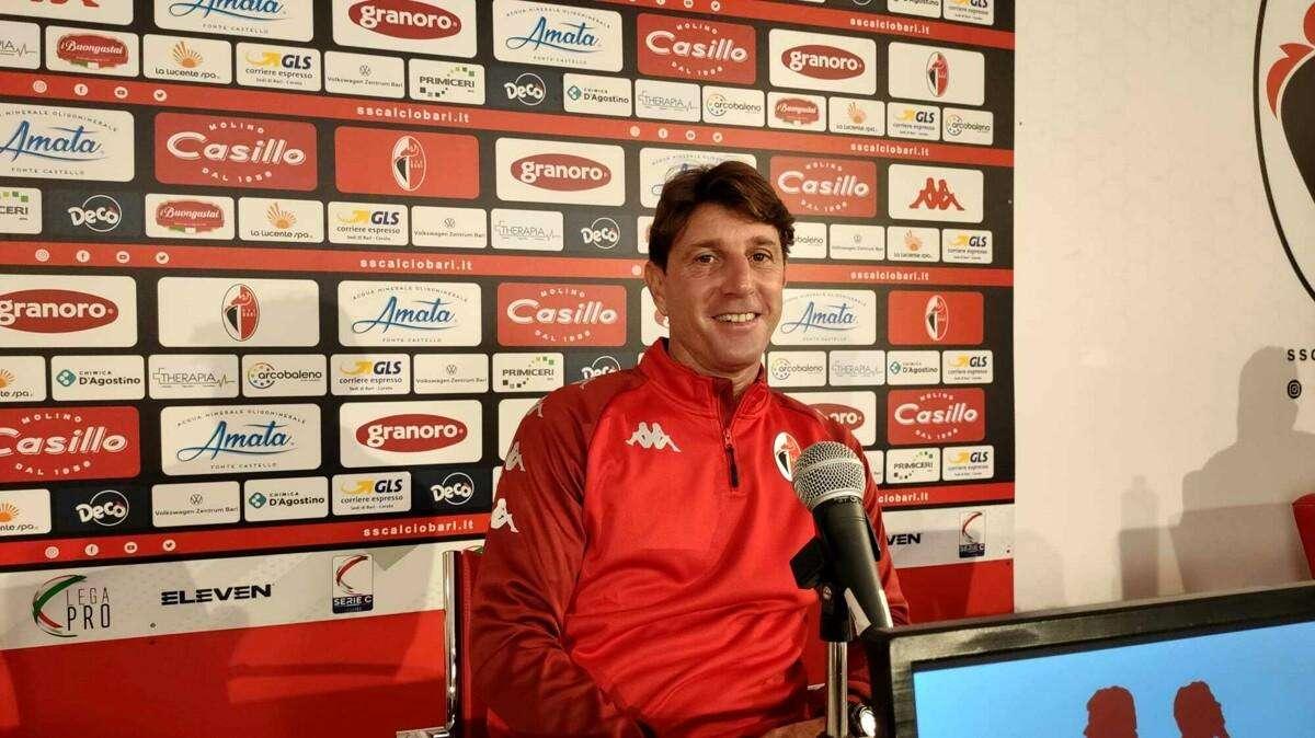 Bari, mister Mignani: «Le difficoltà sono di dover scegliere i primi 11...»