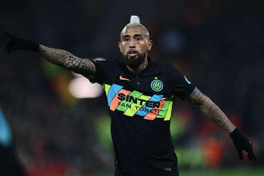 Vidal accusato di aver distrutto un appartamento a Rio: «Muffa, sporcizia e mobili rotti». Il cileno nega: «Tutto falso»