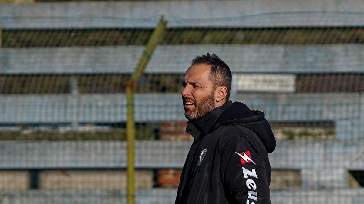Sant'Angelo, Vullo furioso: «Con me i mediocri non giocano, questa maglia pesa più di cent'anni»