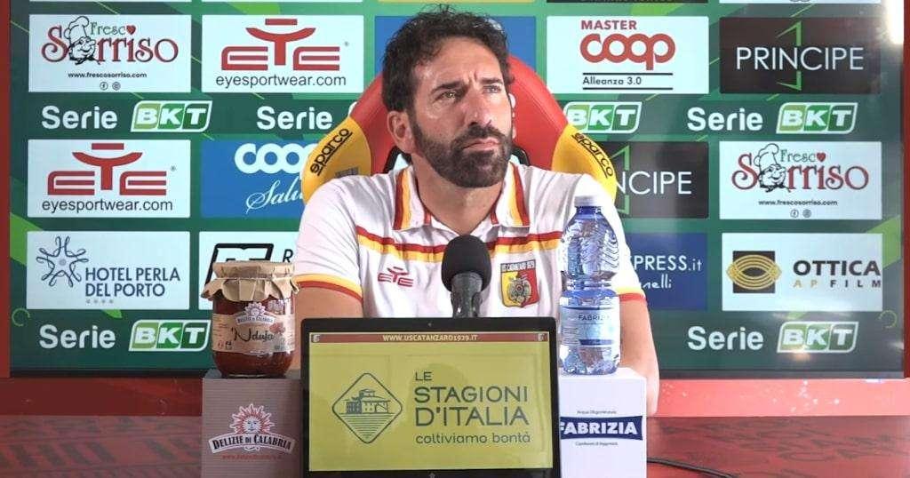 Catanzaro, mister Caserta: «Aver subito la prima rete in quel modo ha reso tutto più complicato»
