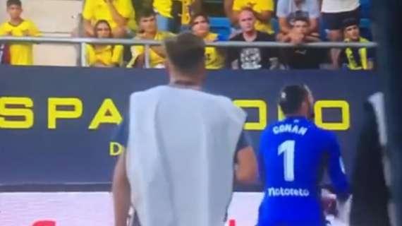 Paura in Spagna, sospesa Cadice-Barça: malore sugli spalti ed un calciatore lancia il defibrillatore